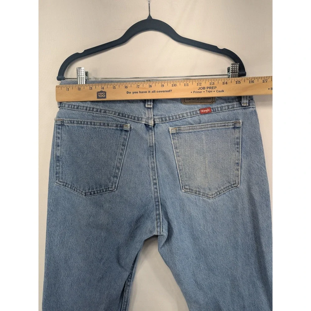 Wrangler Premium Quality Mens 33x30 Light Wash Straight Leg Cotton Jeans Blue